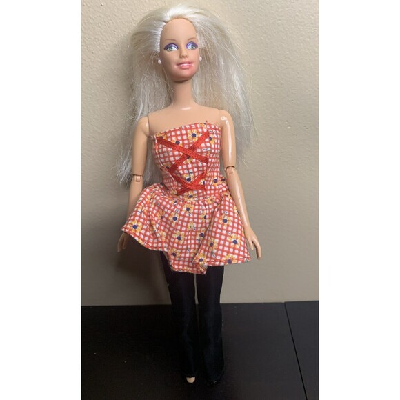 Vintage Mattel Barbie 1998 Long Blonde Hair Lever in the back to move her Arms - Picture 1 of 5